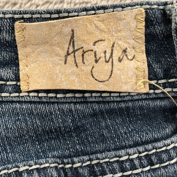 Ariya Jeans Womens Capri Jeans Size 13/14 Blue Denim Casual Cuffed Classic Y2K - Picture 11 of 13